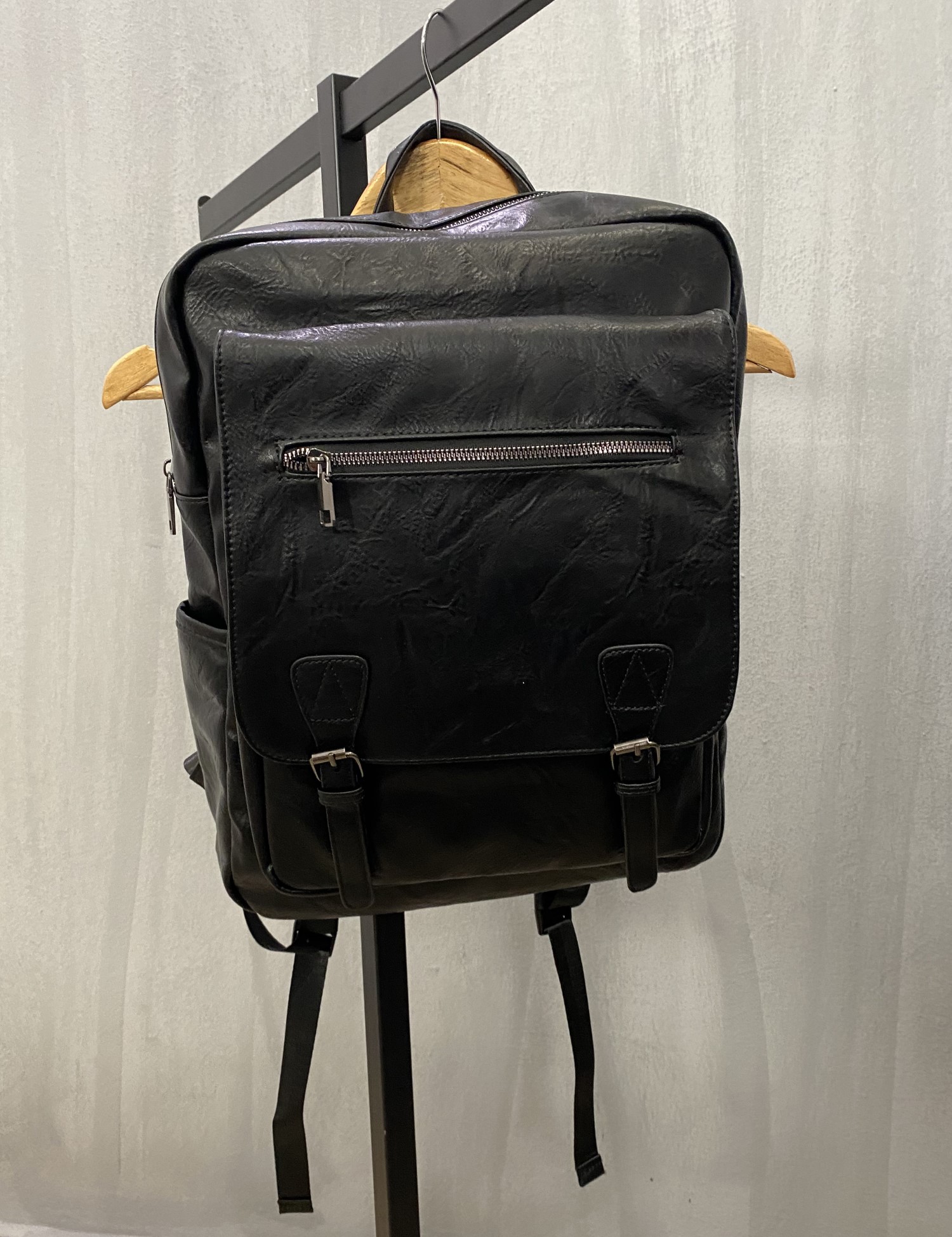 Huxley and Grace Ανδρικο μαύρο Back Pack δερματίνη με εξωτερική τσέπη B9640105M